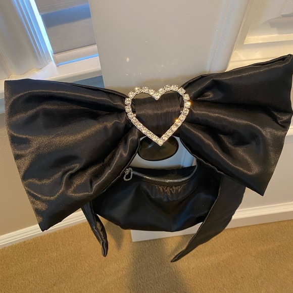 Black Satin Bow Bag Heart - Picture 4 of 9